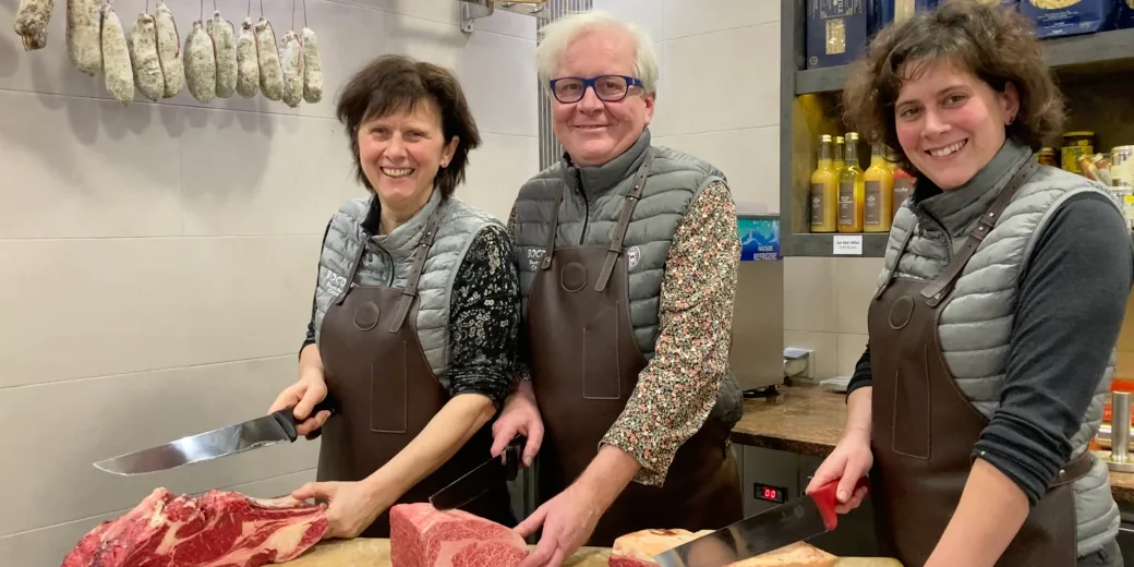 The Boucherie Bocquet team behind the block, knives in hand, around a rib of beef and a piece of wagyu